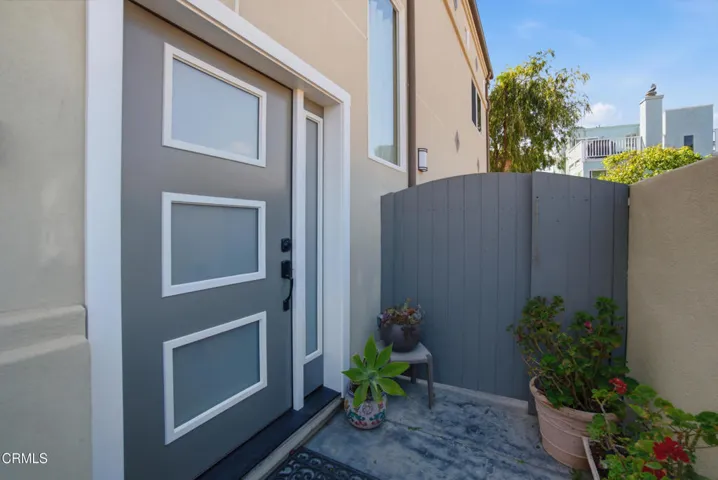6_exterior entry