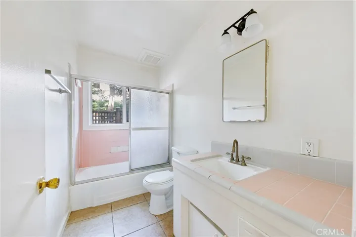 1070 Chestnut, Long Beach, California 90813