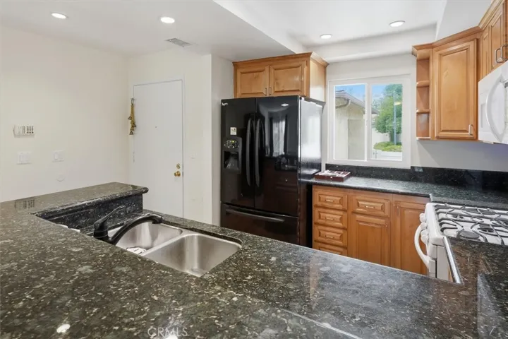 20008 Avenue Of The Oaks, Newhall, California 91321 — photo 4