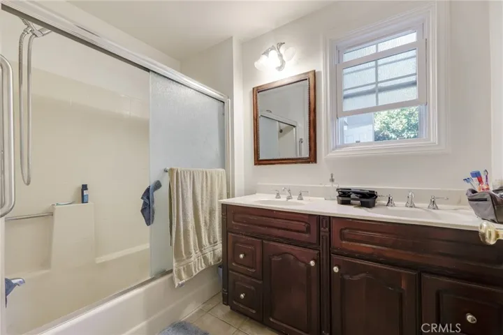 7630 Jellico, Northridge, California 91325