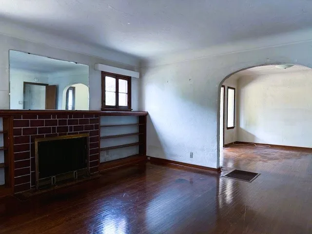 9432 S Hobart Boulevard, Los Angeles, California 90047