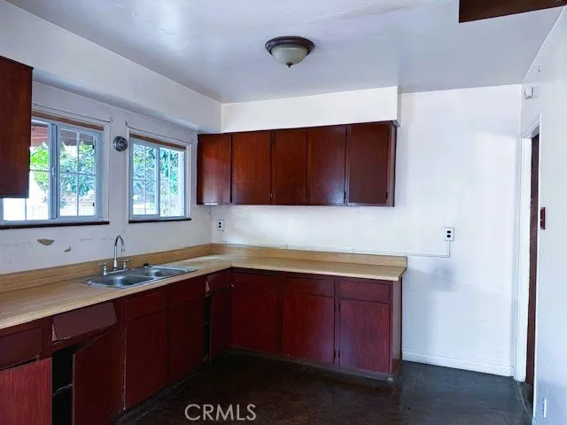 9432 S Hobart Boulevard, Los Angeles, California 90047