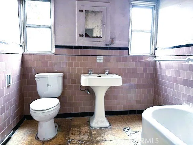 9432 S Hobart Boulevard, Los Angeles, California 90047