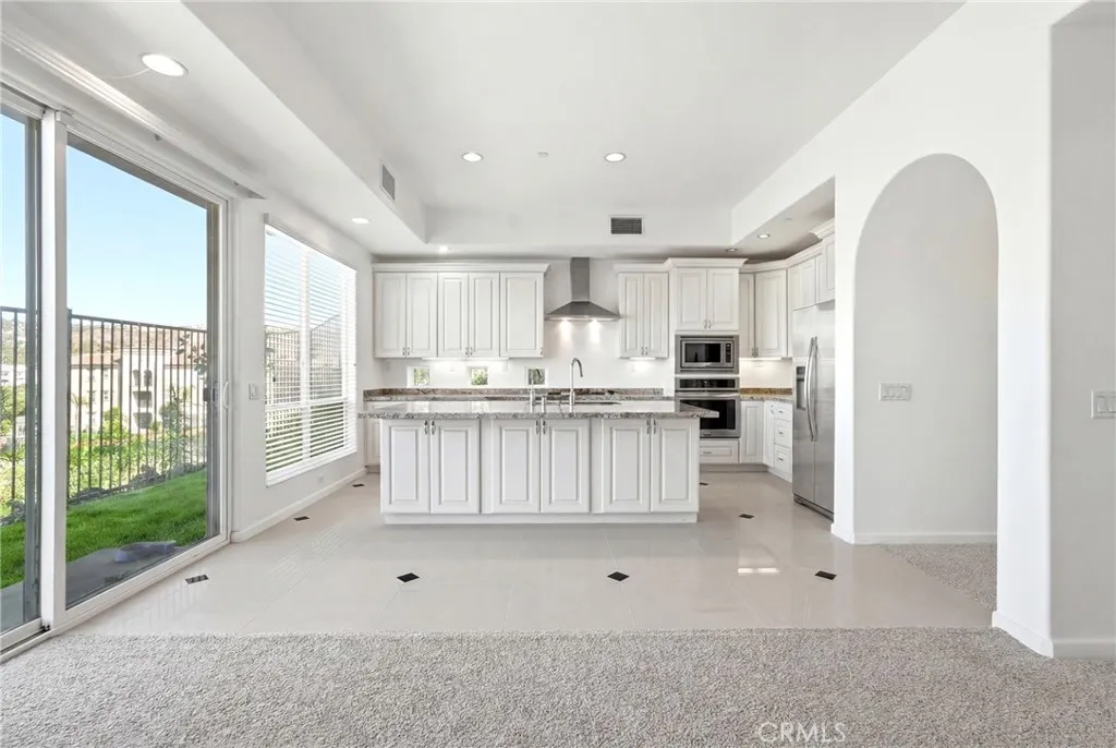 Spacious and contemporary kitchen