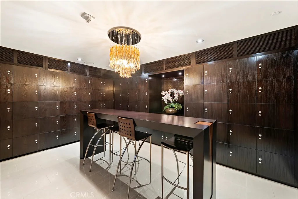 HOA Wine-room