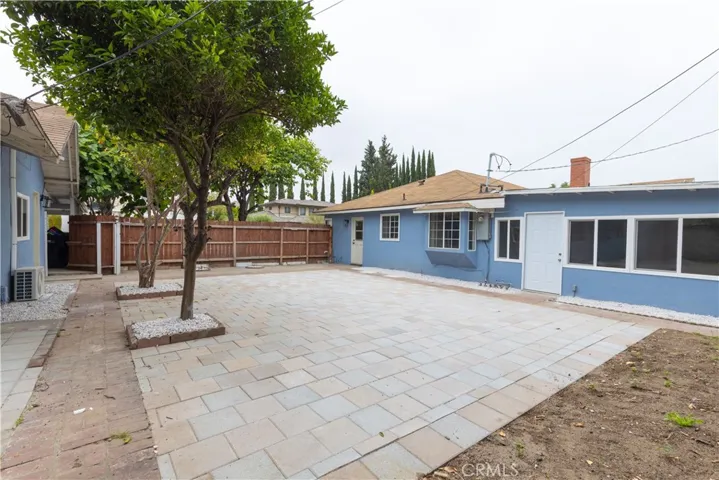 Shared Yard