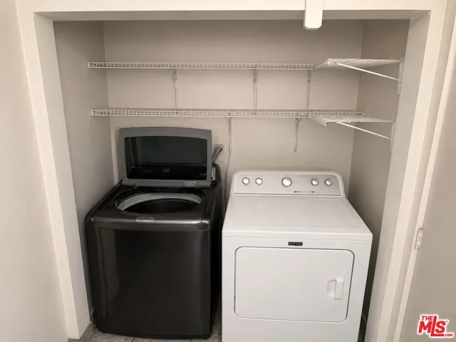Washer dryer area