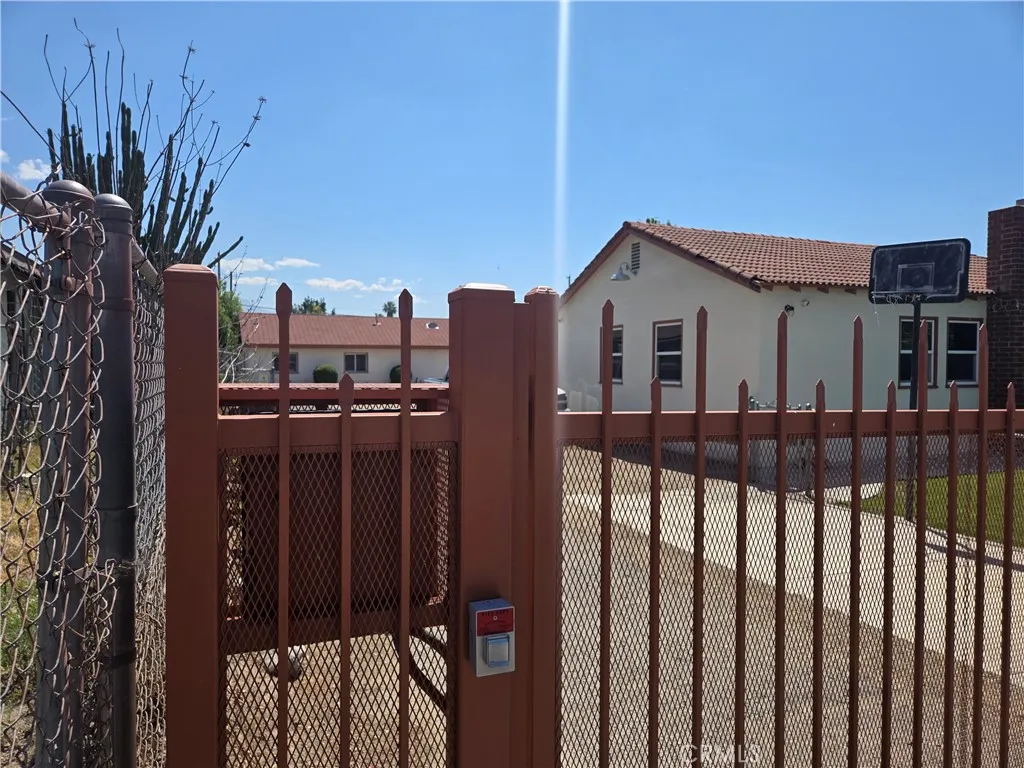 Gated and secure. Two homes on 1 lot.