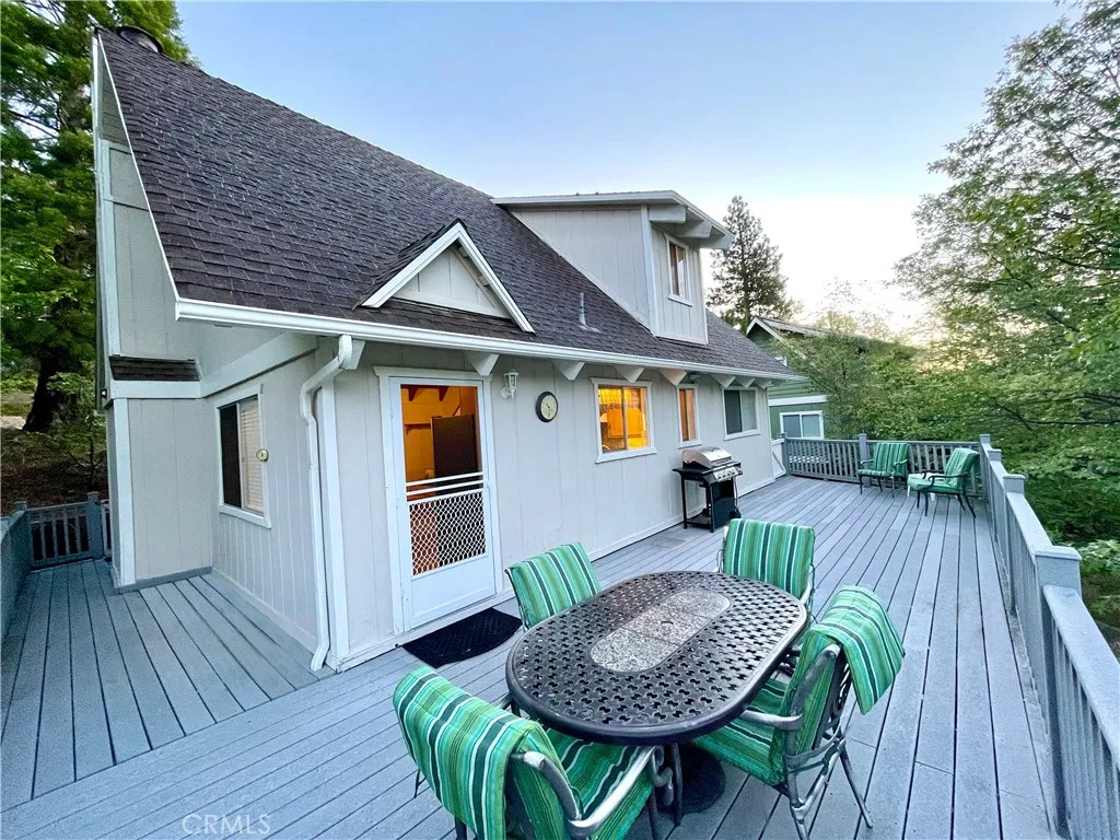 Large Wraparound Deck