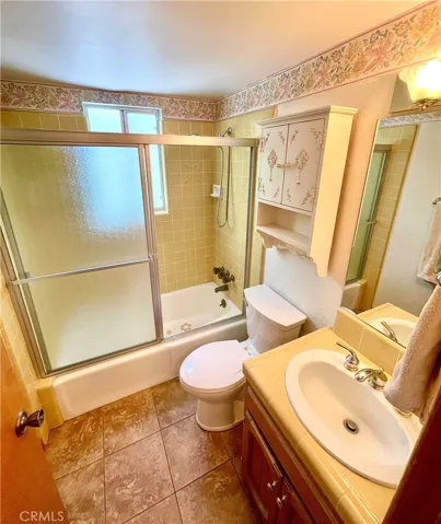 Hall Bathroom on the Main