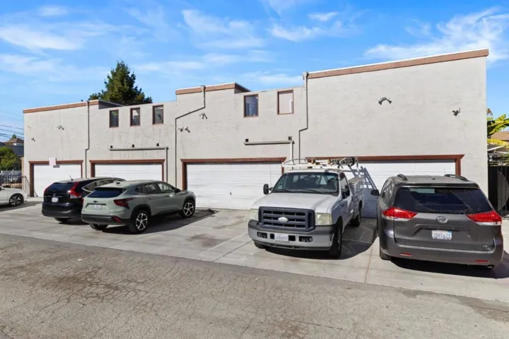 EXTERIOR GARAGES