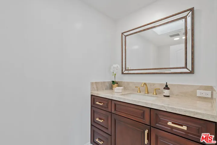 4159 Regal Oak Drive, Encino, California 91436