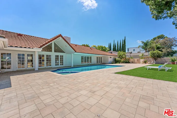 4159 Regal Oak Drive, Encino, California 91436