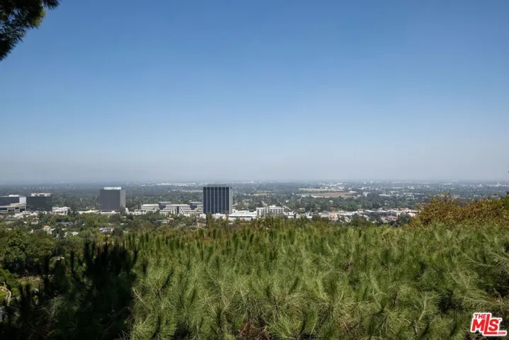 4159 Regal Oak Drive, Encino, California 91436