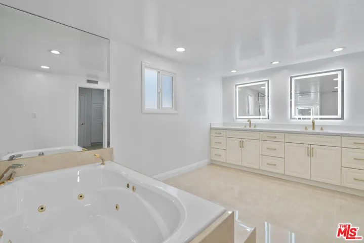 4159 Regal Oak Drive, Encino, California 91436