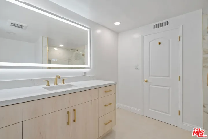 4159 Regal Oak Drive, Encino, California 91436