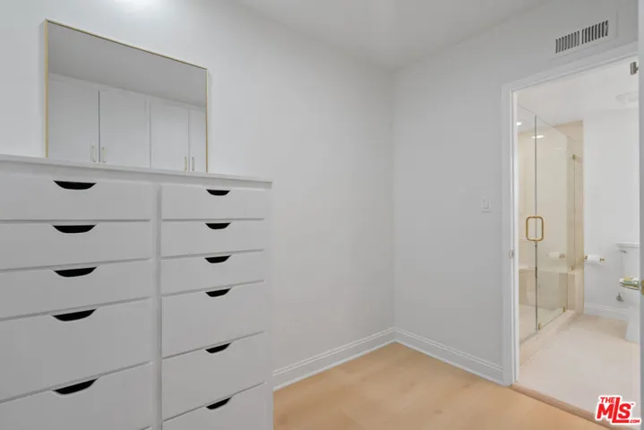 4159 Regal Oak Drive, Encino, California 91436