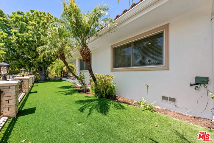 4159 Regal Oak Drive, Encino, California 91436