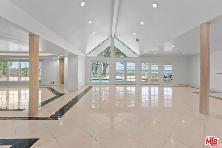 4159 Regal Oak Drive, Encino, California 91436