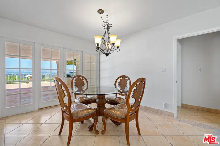 4159 Regal Oak Drive, Encino, California 91436