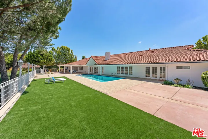 4159 Regal Oak Drive, Encino, California 91436