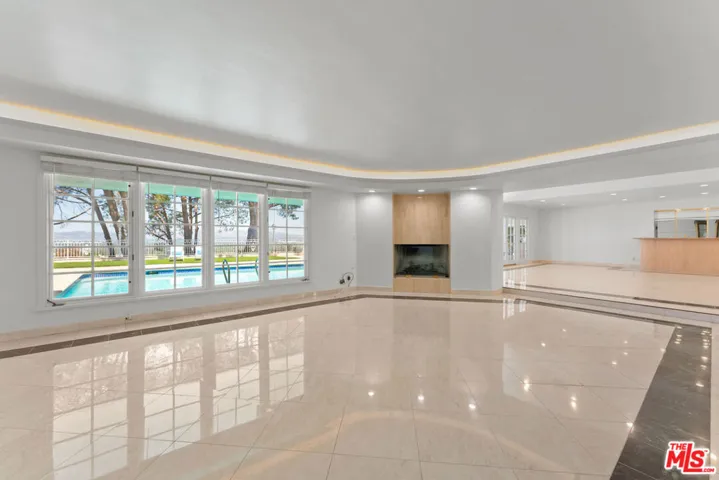 4159 Regal Oak Drive, Encino, California 91436