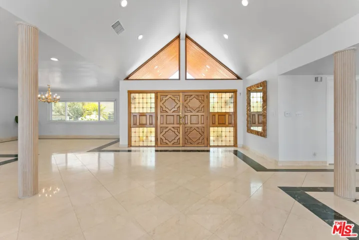 4159 Regal Oak Drive, Encino, California 91436