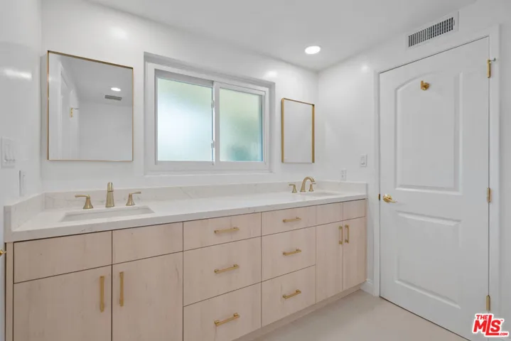4159 Regal Oak Drive, Encino, California 91436