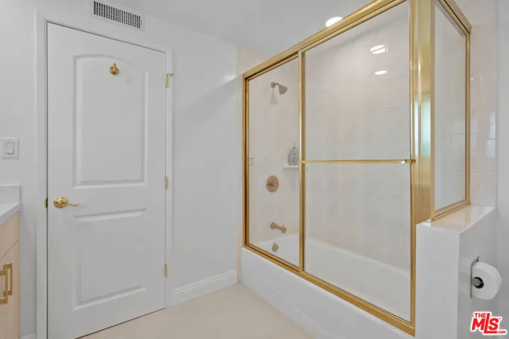 4159 Regal Oak Drive, Encino, California 91436