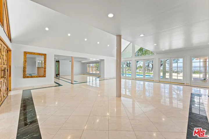 4159 Regal Oak Drive, Encino, California 91436