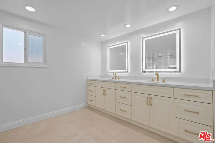 4159 Regal Oak Drive, Encino, California 91436