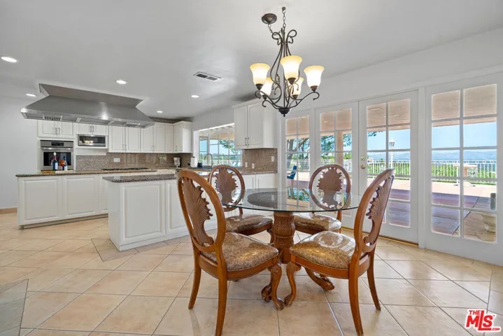 4159 Regal Oak Drive, Encino, California 91436