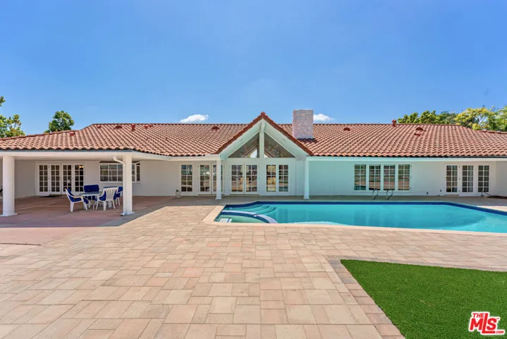 4159 Regal Oak Drive, Encino, California 91436