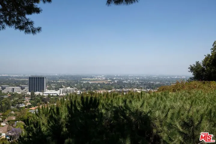 4159 Regal Oak Drive, Encino, California 91436