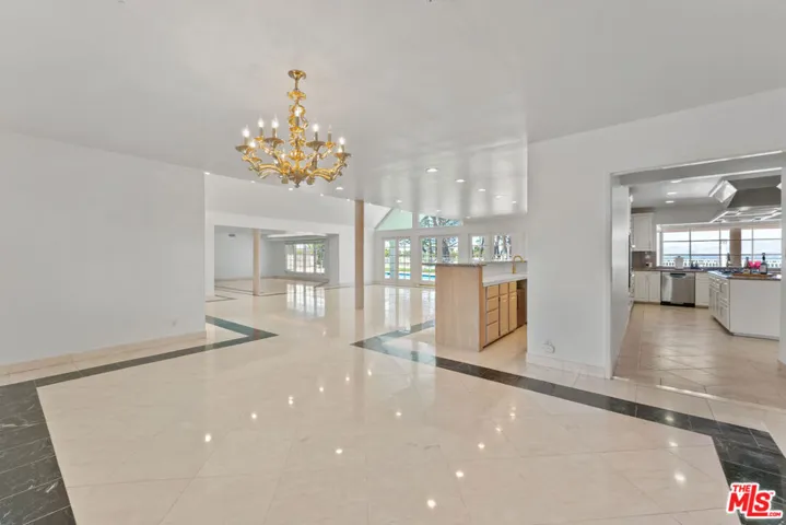 4159 Regal Oak Drive, Encino, California 91436