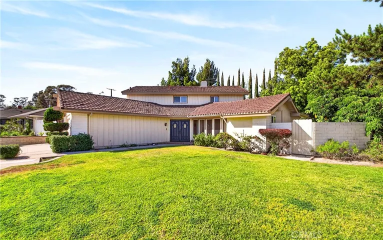 2255 El Rancho Vista, Fullerton, California 92833