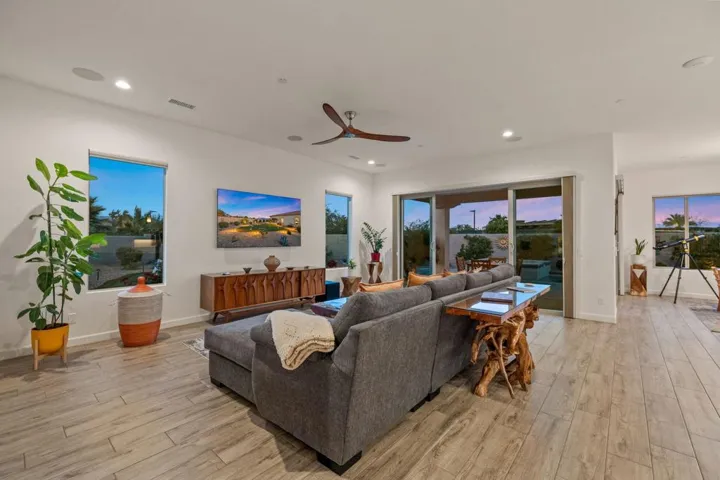 83-web-or-mls-8M4A8227