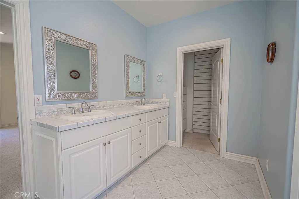 Primary bathroom/ walk in closet