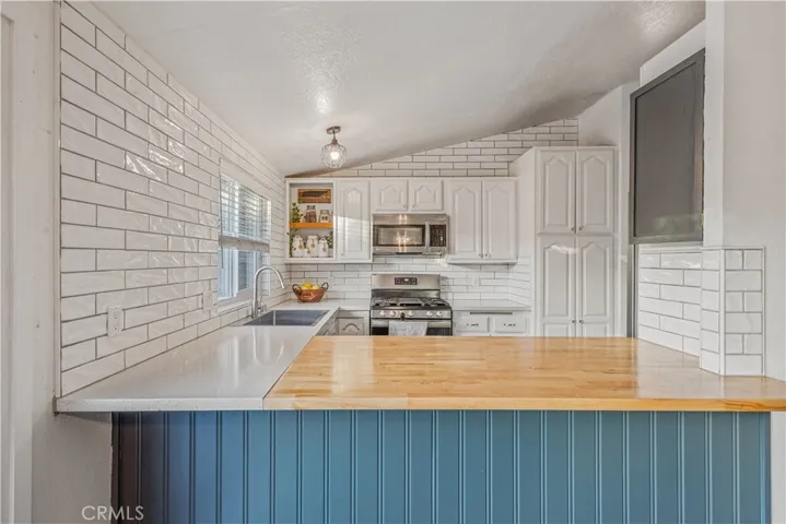 31919 Cinnabar, Castaic, California 91384