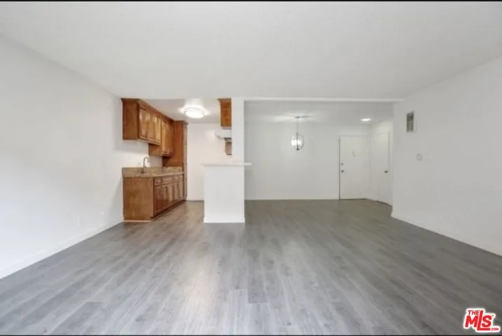 855 Victor Avenue 210, Inglewood, California 90302