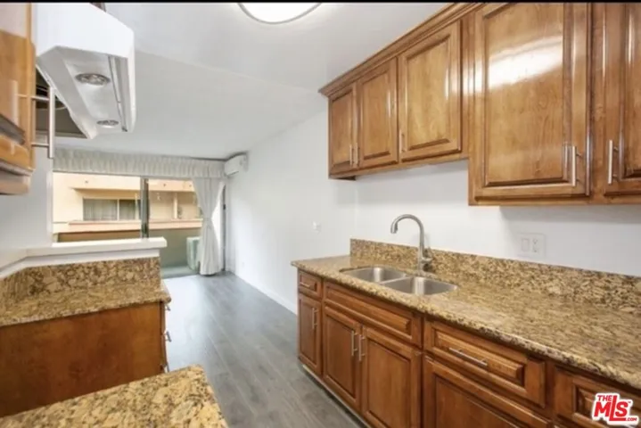 855 Victor Avenue 210, Inglewood, California 90302