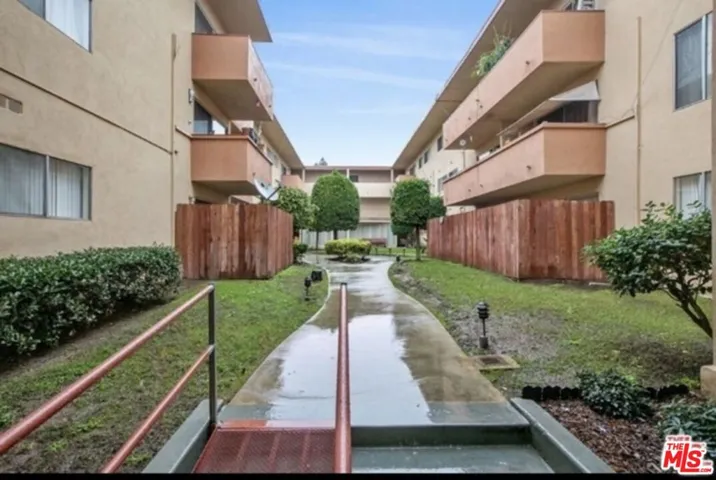 855 Victor Avenue 210, Inglewood, California 90302
