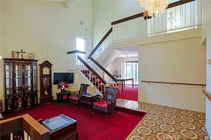 nice layout from living room to formal dining room
