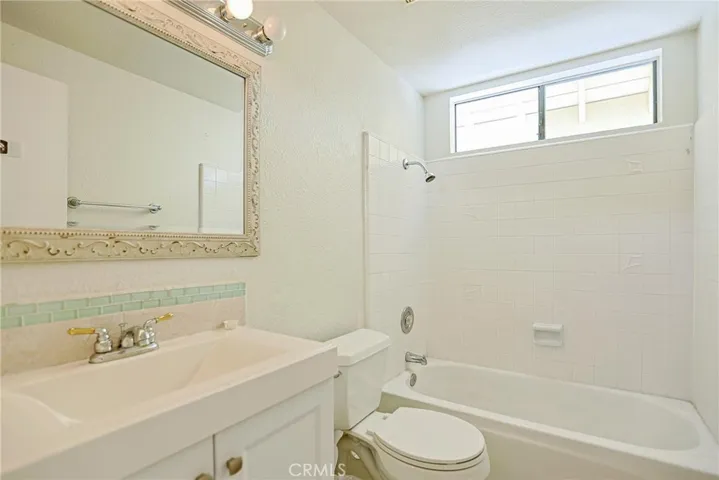 NICE BIG CLEAN full bathroom up stair