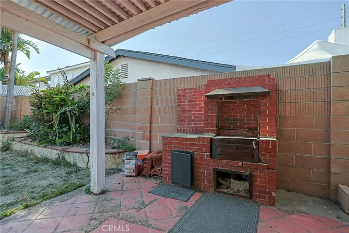 BARBECUE GRILL IN THE BACK YARD,