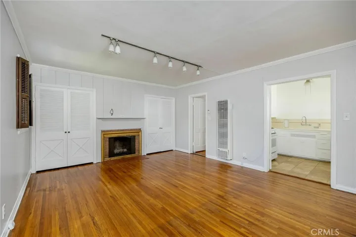 10372 Ashton Avenue, Los Angeles, California 90024