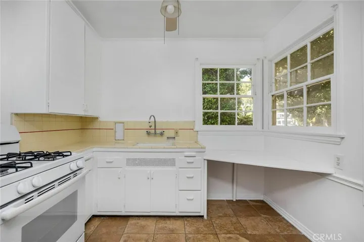 10372 Ashton Avenue, Los Angeles, California 90024