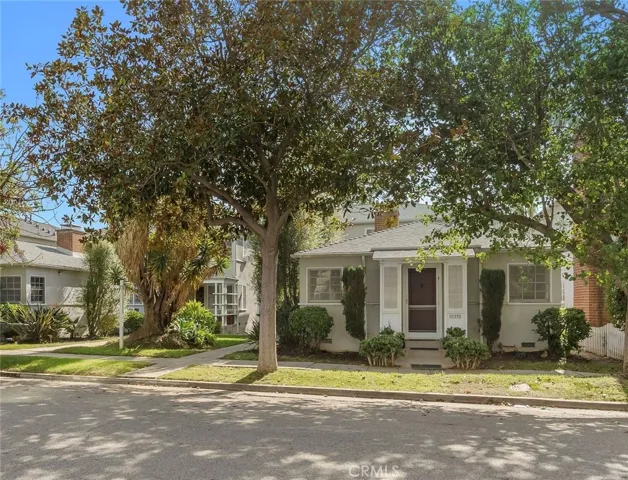 10372 Ashton Avenue, Los Angeles, California 90024