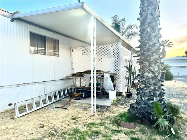 Back of the house, left corner