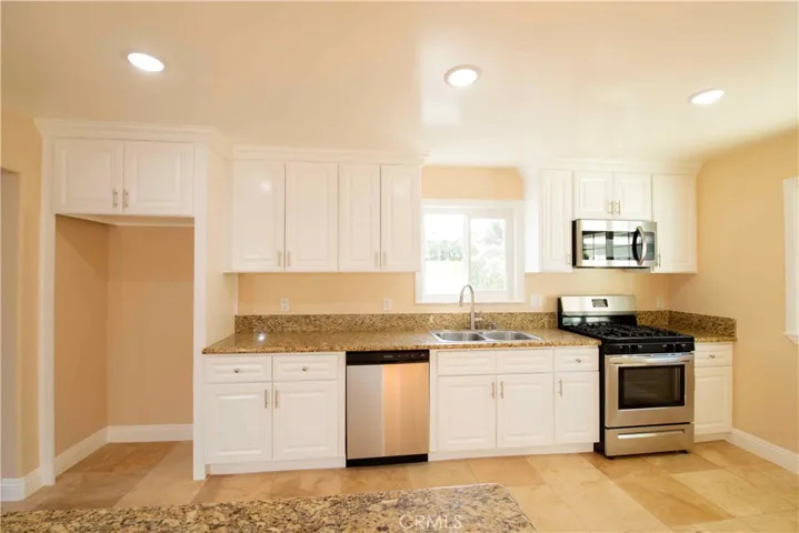 22336 Saticoy, Canoga Park, California 91303